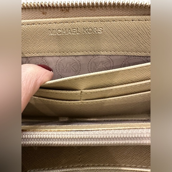 Michael Kors Metallic Gold leather zip wallet - Picture 4 of 7